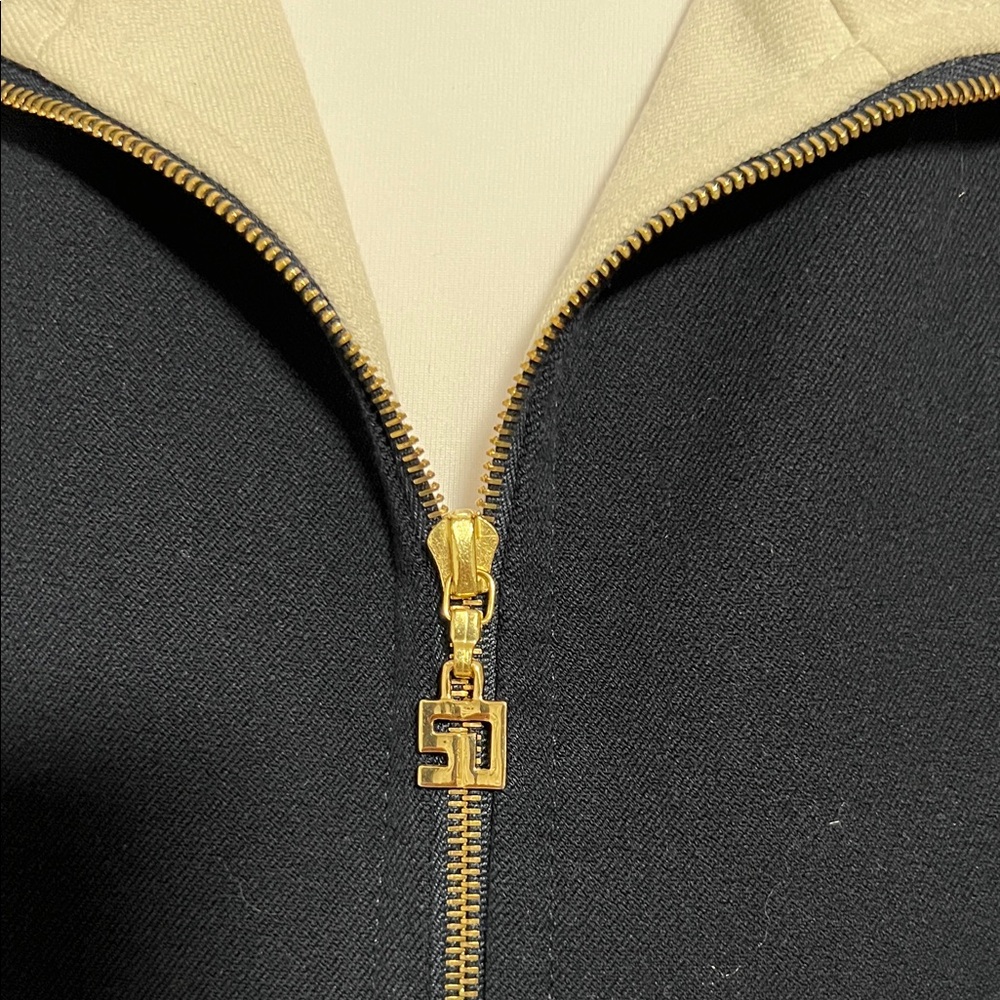 St. John Sport Navy Blazer with White Trim – Petite - Picture 4 of 14